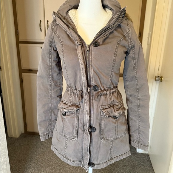 Abercrombie Kids Green Puffer Jacket with Hood and Relaxed Fit - Picture 3 of 11